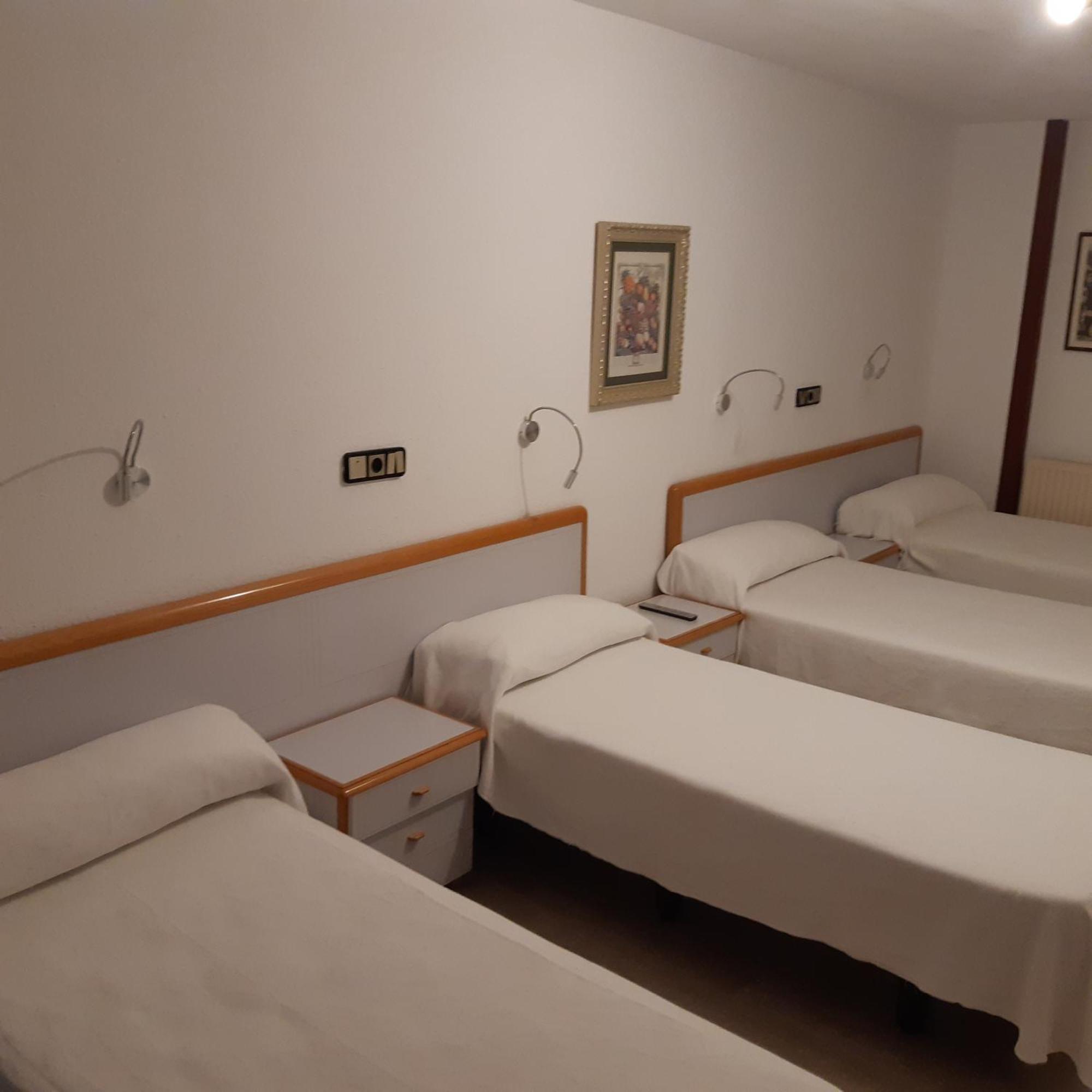 Hostal Lizana 2 Huesca Exterior photo