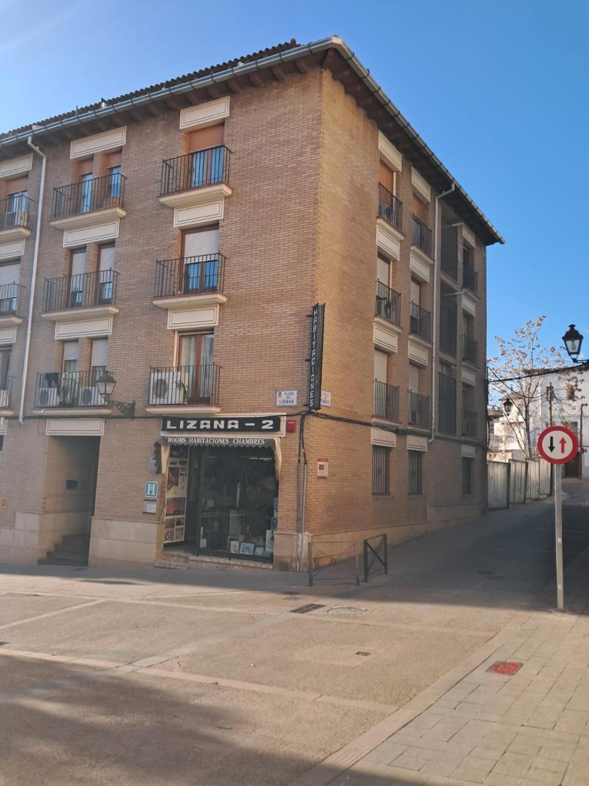 Hostal Lizana 2 Huesca Exterior photo