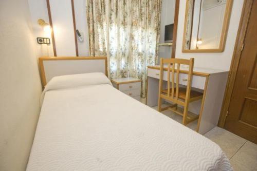 Hostal Lizana 2 Huesca Room photo